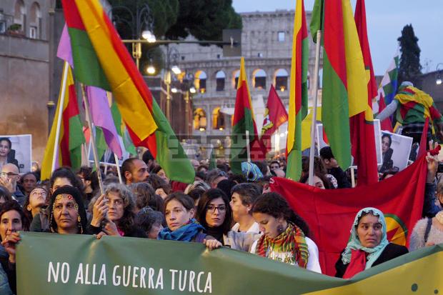 Mii de manifestanţi la Roma în favoarea kurzilor din Siria