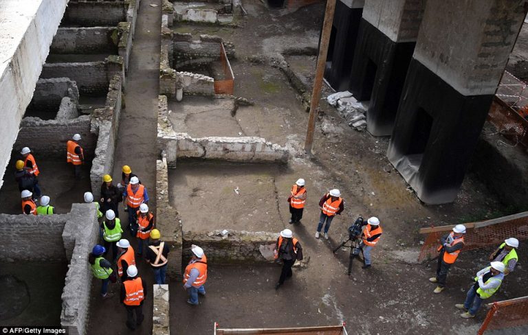 Numeroase artefacte, descoperite la construcţia unei linii de metrou din Roma