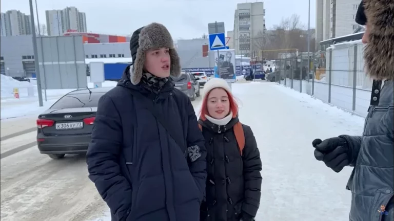 Un cunoscut vlogger a aflat ce cred cu adevărat rușii despre români. „Șocat de unele reacții” VIDEO