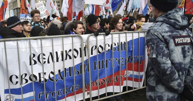 Rusia: Justiţia dizolvă asociația ‘Mişcarea pentru drepturile omului’ , considerată ‘agent străin’