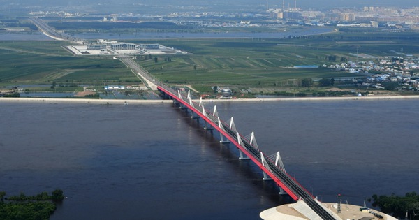 Rusia şi China au inaugurat primul pod rutier dintre cele două ţări