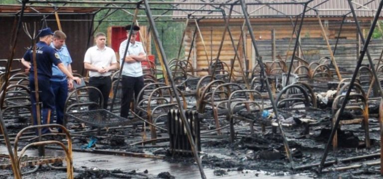 Patru copii morţi într-un incendiu într-o tabără de vară din Extremul Orient rus