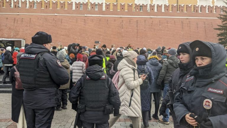 În jur de 20 de jurnalişti, reţinuţi la Moscova la o manifestaţie a soţiilor unor soldaţi mobilizaţi