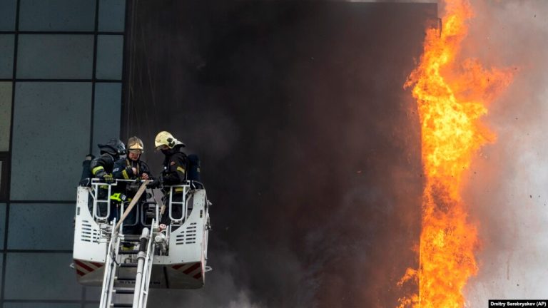 Cel puţin opt morţi într-un incendiu în apropiere de Moscova