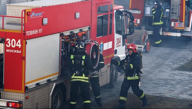 Incendiu uriaș la Sankt Petersburg – Sute de pompieri se luptă cu flăcările