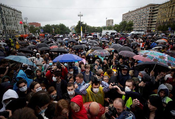 Cel puţin şapte persoane au fost arestate la un protest împotriva arestării unui guvernator în estul Rusiei