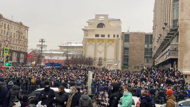 Cel puţin 40.000 de oameni au protestat în centrul Moscovei la îndemnul lui Navalnîi