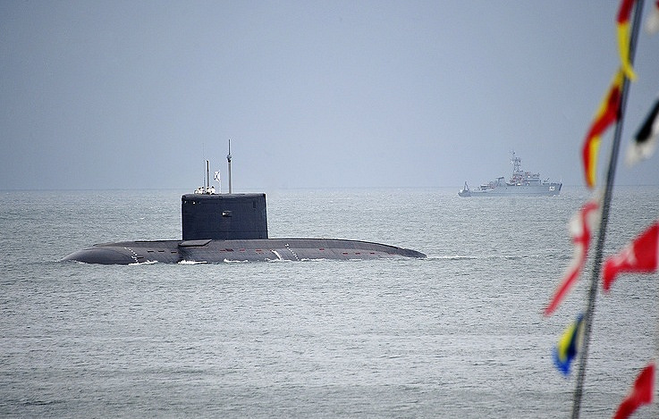 Două submarine militare ruse au iniţiat exerciţii în Marea Neagră