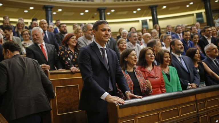 Spania: Premierul Pedro Sanchez a numit şef de cabinet un consultant care a lucrat pentru candidaţi de dreapta
