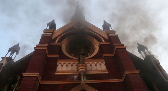 Biserica poliţiei din Santiago a fost incendiată