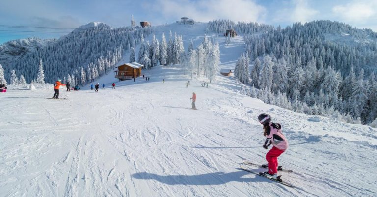 România, o destinație de schi mai scumpă decât Bulgaria sau Italia