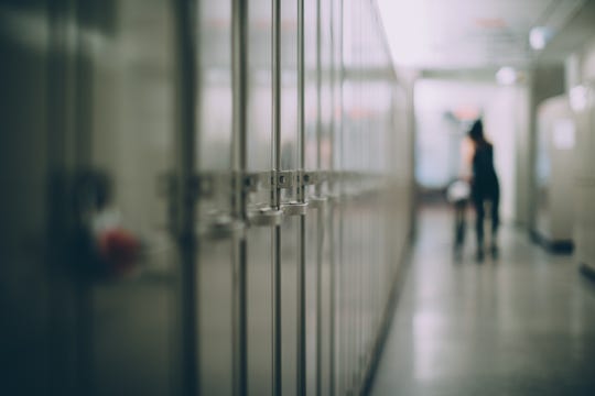 Caz șocant în SUA: Un poliţist a arestat doi elevi de şase ani
