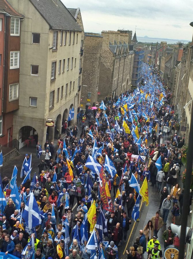 Mii de persoane au susţinut, la Glasgow, ‘dreptul Scoţiei de a-şi alege’ viitorul