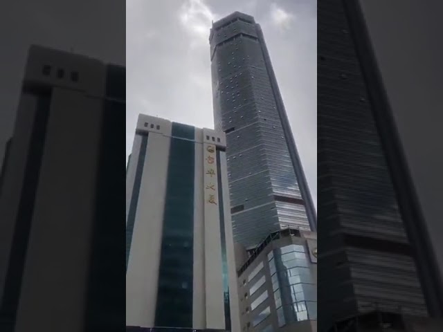 PANICĂ în Shenzhen! Un zgârie-nori a început să se clatine puternic