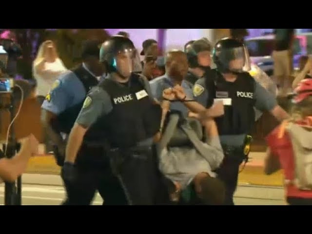 Violenţele continuă la St. Louis după achitarea unui poliţist. Lupte de stradă între protestatari și forțele de ordine