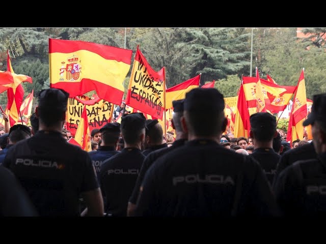 Mii de oameni au demonstrat la Barcelona în favoarea unităţii Spaniei şi împotriva referendumului de independenţă