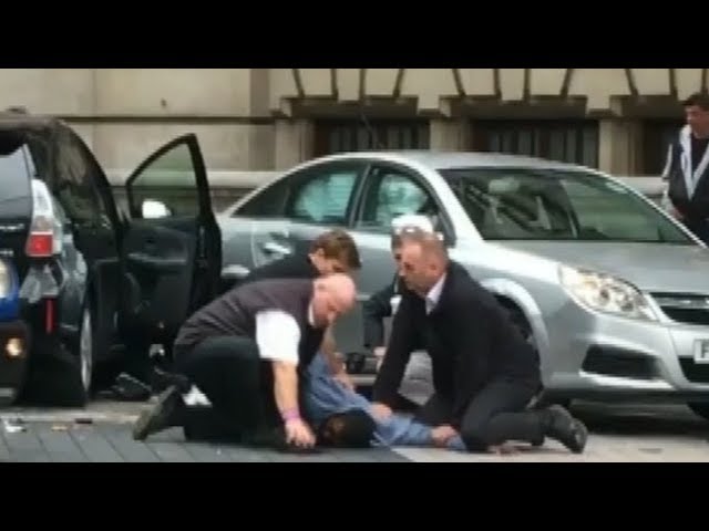 Mai mulţi răniţi după un incident cu o maşină lângă Muzeul de Istorie Naturală din Londra/ UPDATE: Nu a fost un act terorist