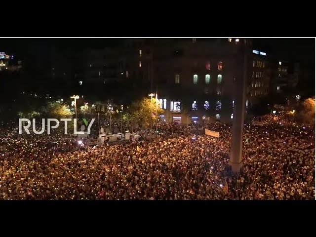 Catalanii au ieşit masiv pe străzile Barcelonei pentru susţinerea liderilor închişi
