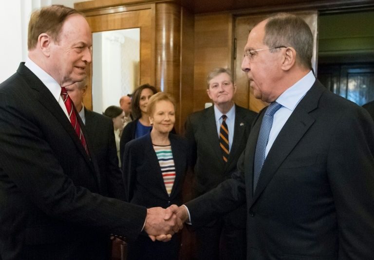 Delegaţie de senatori republicani din SUA la Moscova, înaintea primului summit Trump-Putin