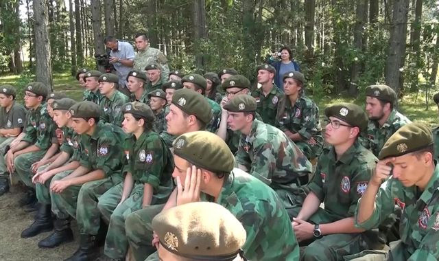 Autorităţile sârbe au închis o tabără de instruire militară pentru copii