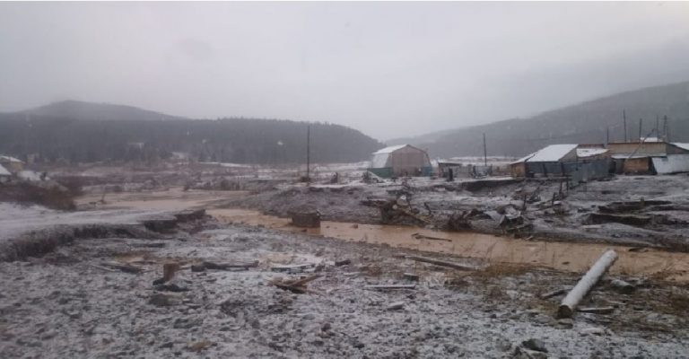 Arestări după ruperea unui baraj din Siberia, soldată cu 15 morţi