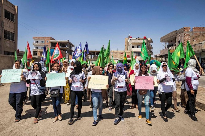 Sute de femei au manifestat în nord-estul Siriei pentru a denunţa ‘crimele de onoare’