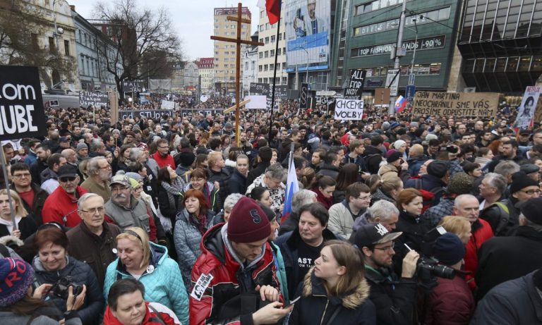 Slovacia: Demonstraţii împotriva corupţiei, la un an de la uciderea jurnalistului Kuciak
