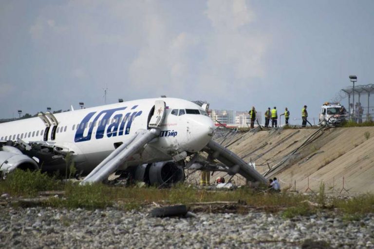 Rusia: Cel puțin 18 răniți, după ce un avion de pasageri a luat foc la aterizarea pe pistă la Soci