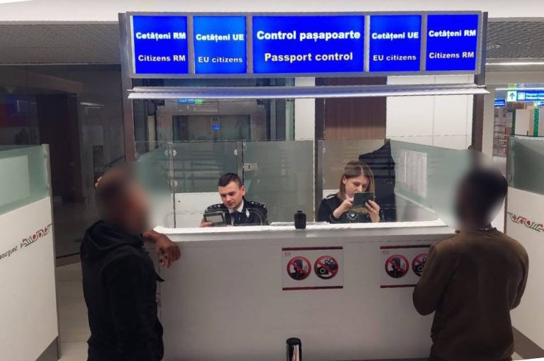 Au aterizat în R. Moldova cu vize electronice inexistente