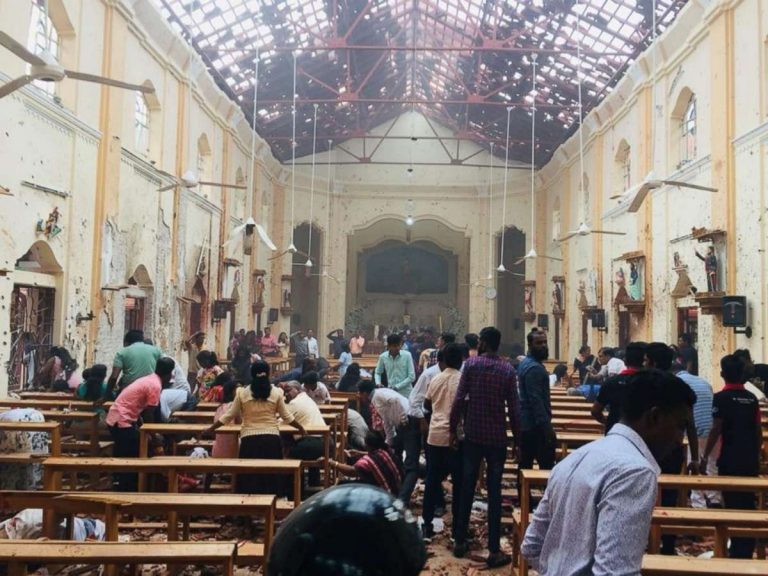 Explozii în Sri Lanka: Premierul condamnă ‘atacurile laşe’; Bilanțul a urcat la peste 130 de morți