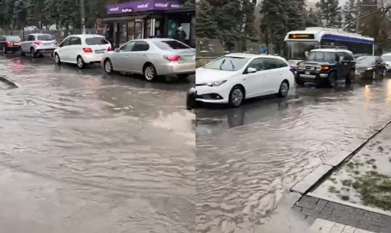 VIDEO Chișinăul, inundat de ploile puternice. Apa a acoperit mai multe străzi 
