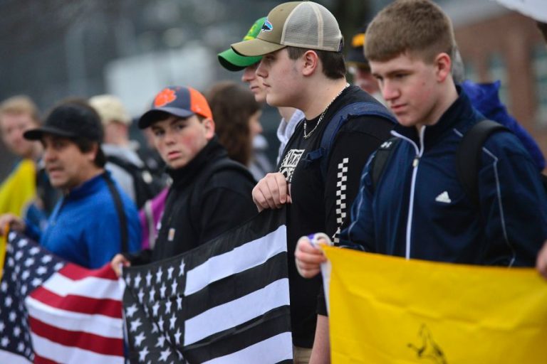 SUA: Sute de simpatizanţi neonazişti, aşteptaţi în faţa Casei Albe, la un an după incidentele de la Charlottesville