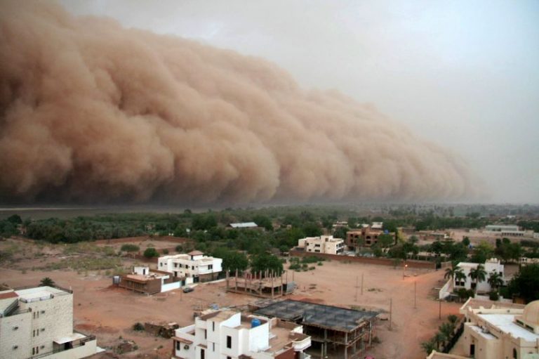 Sudan : O furtună de nisip a învăluit capitala, autoritățile au anulat mai multe zboruri