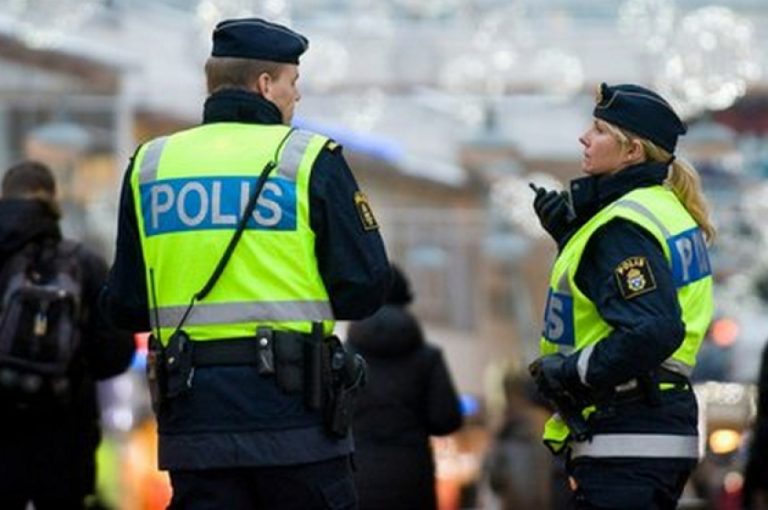 Incident armat într-un centru comercial situat în apropiere de Stockholm