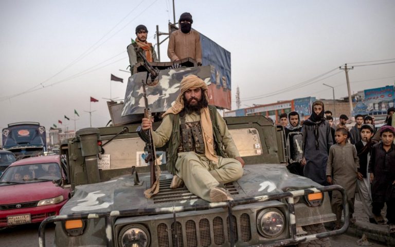 Talibanii au lansat un atac împotriva mai multor presupuse ascunzători ale jihadiștilor în sudul Afganistanului