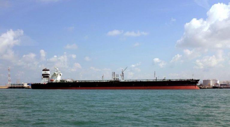 Forţele Navale americane anunţă că Iranul a capturat un petrolier, în Golful Oman