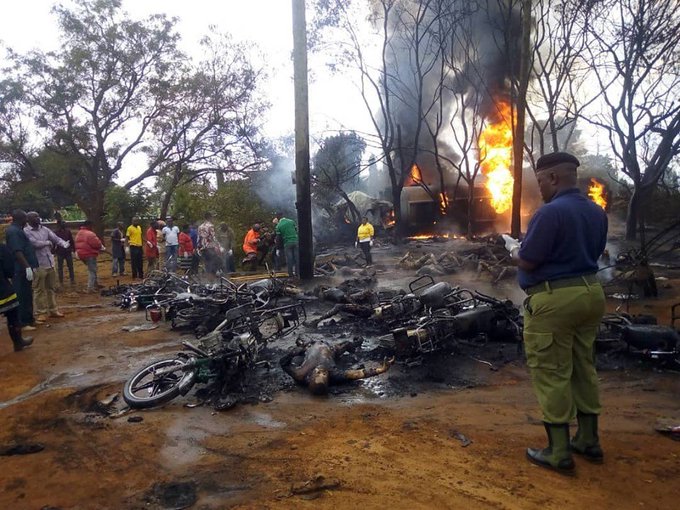Doliu naţional în Tanzania după explozia unui camion-cisternă, soldată cu 64 de morţi