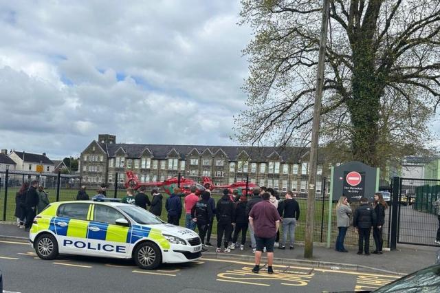Incident într-o școală din Țara Galilor. Trei persoane au fost rănite