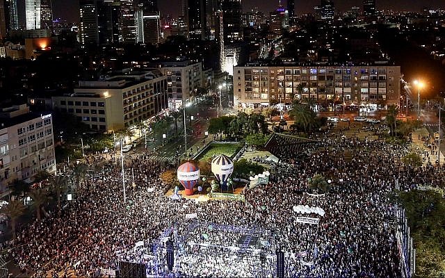 Demonstrații la Tel Aviv în onoarea fostului premier israelian Yitzhak Rabin, asasinat în urmă cu 23 de ani