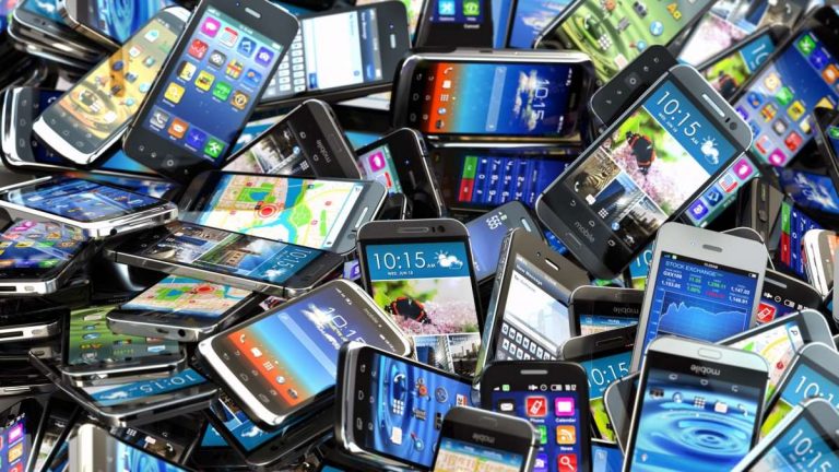 Piaţa mondială de smartphone-uri este în picaj vertiginos