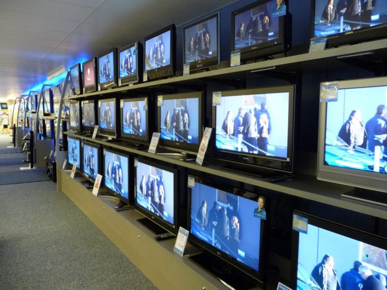 Posturile TV obligate să aloce timp de emisie operelor audiovizuale europene