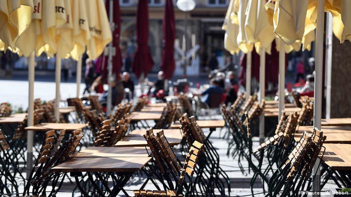 Polonia redeschide restaurantele şi barurile la exterior