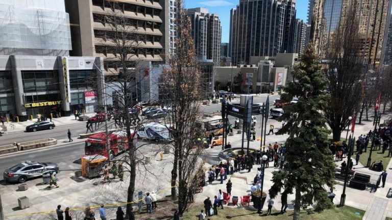 Canada : O camionetă a intrat între pietoni la Toronto. Doi morți și mai mulți răniți