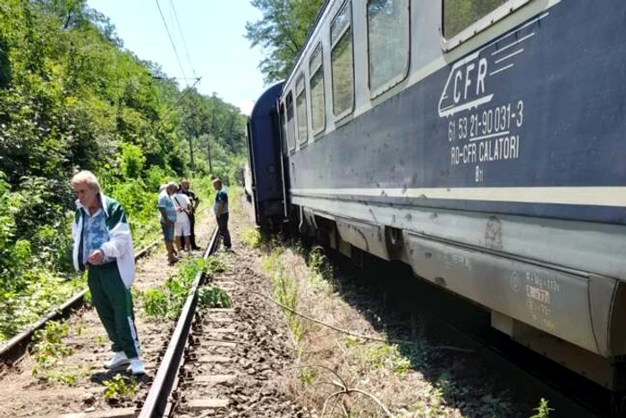România: un tren a deraiat. Peste 200 de pasageri au rămas în câmp pe timp de caniculă