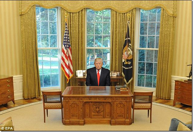 Donald Trump a avut o întâlnire simbolică cu opt transfugi nord-coreeni în Biroul Oval