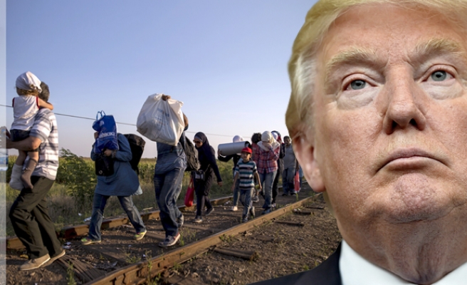 Trump aruncă BOMBA: Migranţii construiesc o ”armată” pentru a lovi America ”din interior’!