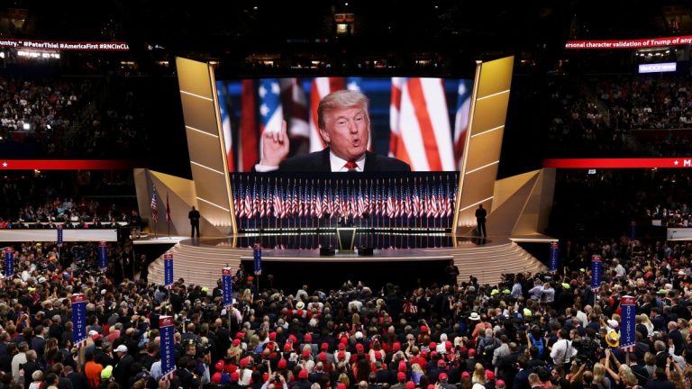 Trump ANULEAZĂ convenţia republicană din Florida