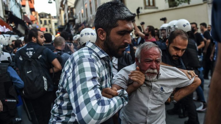 Turcia: 160 din muncitorii arestaţi după protestul din faţa şantierului unui aeroport din Istanbul au fost eliberaţi