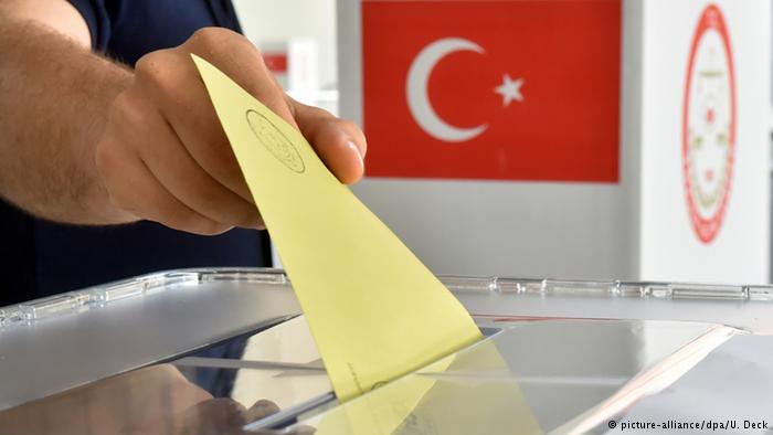 UE salută prezenţa la vot ‘foarte puternică’ în alegerile din Turcia