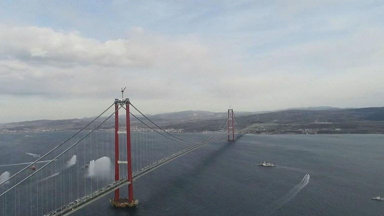 Turcia a inaugurat cel mai lung pod suspendat din lume, peste strâmtoarea Dardanele